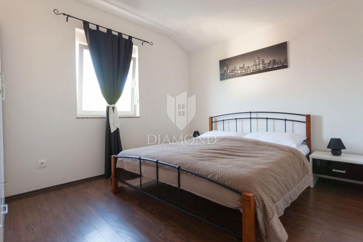 Krk, Klimno, apartmajska hiša s pogledom na morje