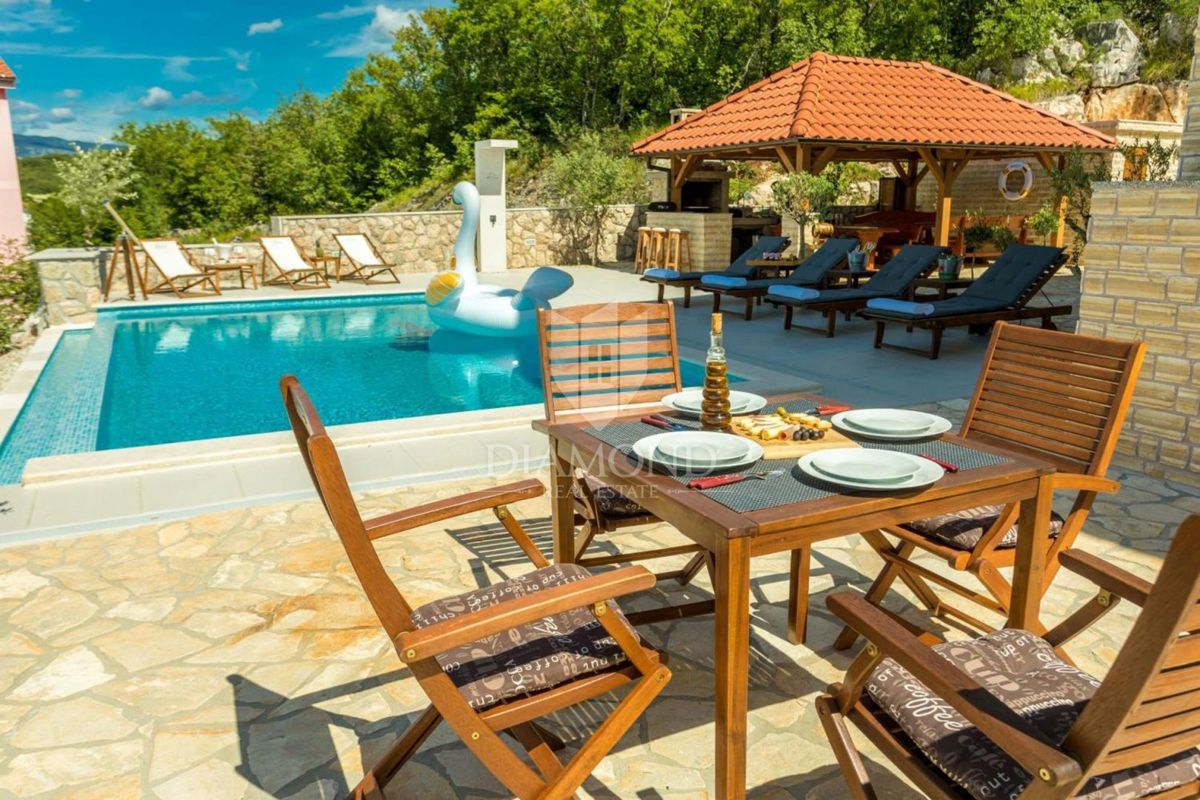 Krk, Klimno, apartmajska hiša s pogledom na morje