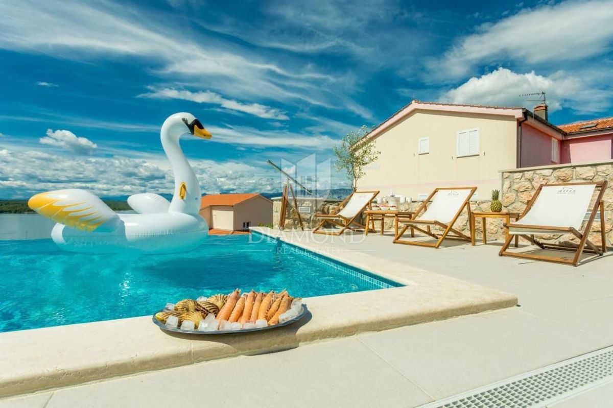 Krk, Klimno, apartmajska hiša s pogledom na morje