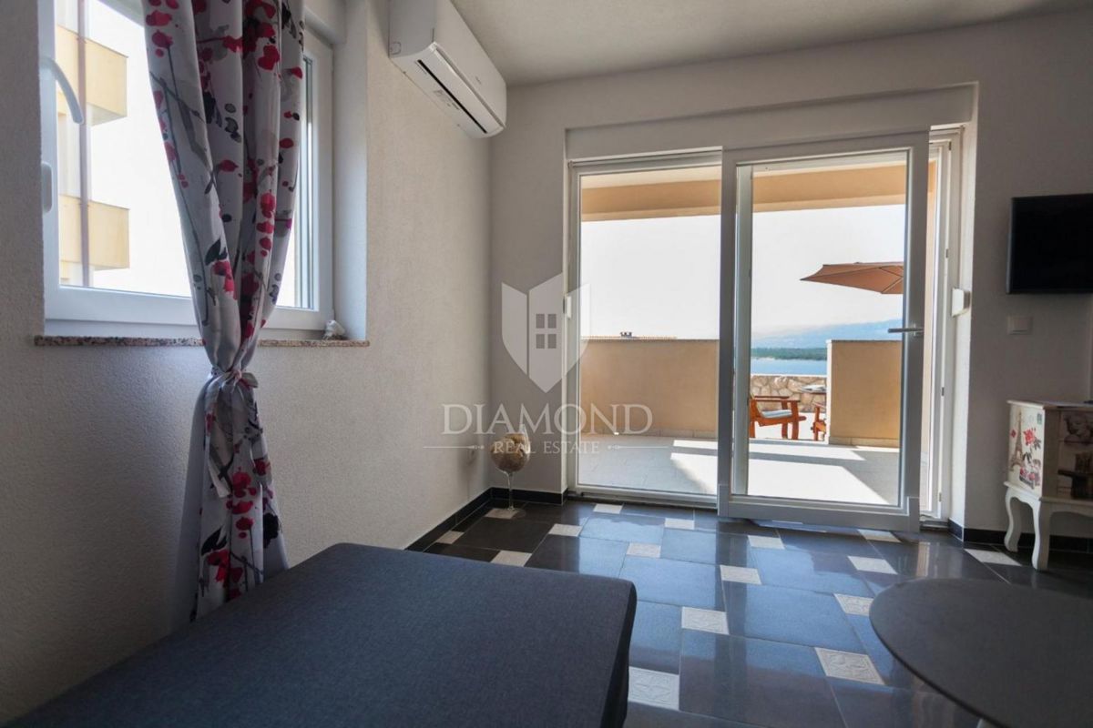 Krk, Klimno, apartmajska hiša s pogledom na morje