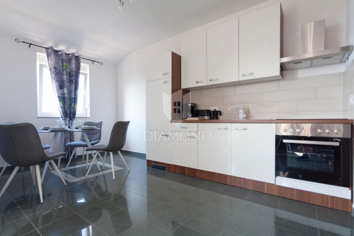 Krk, Klimno, apartmajska hiša s pogledom na morje