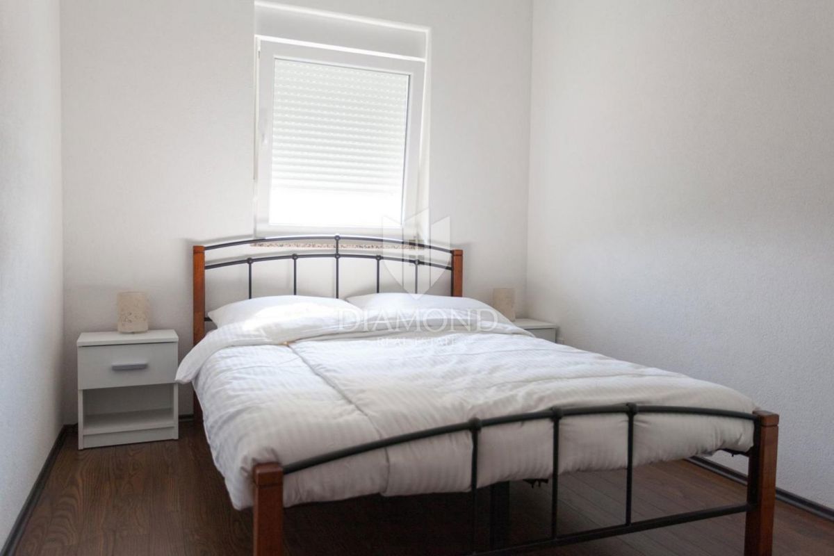 Krk, Klimno, apartmajska hiša s pogledom na morje