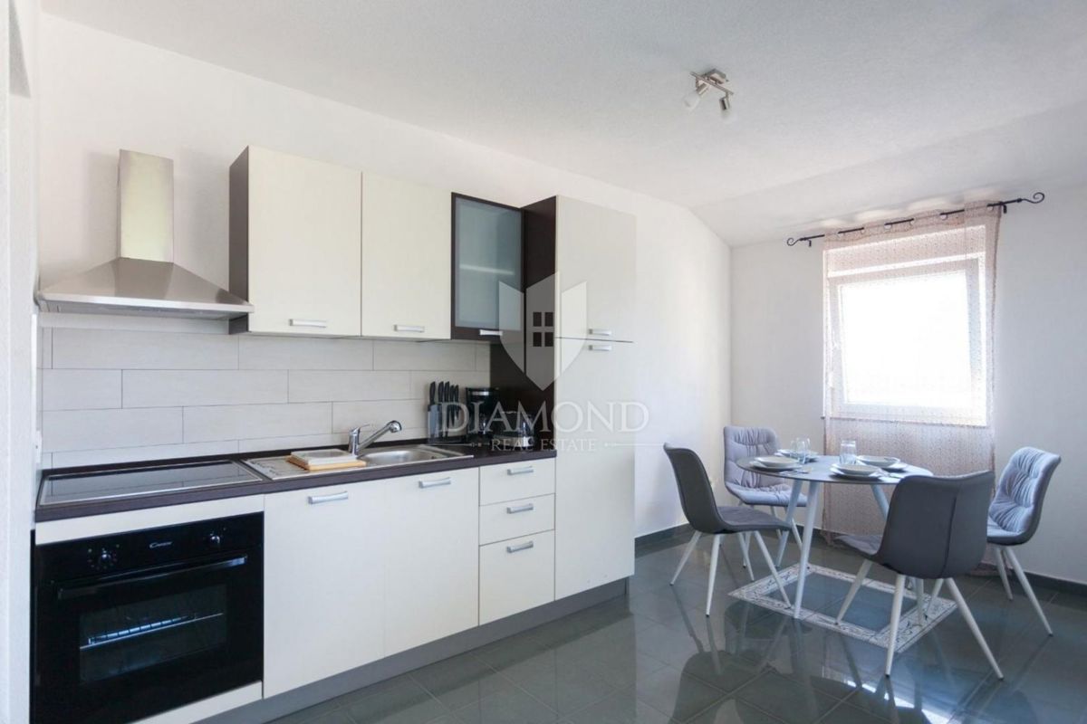 Krk, Klimno, apartmajska hiša s pogledom na morje