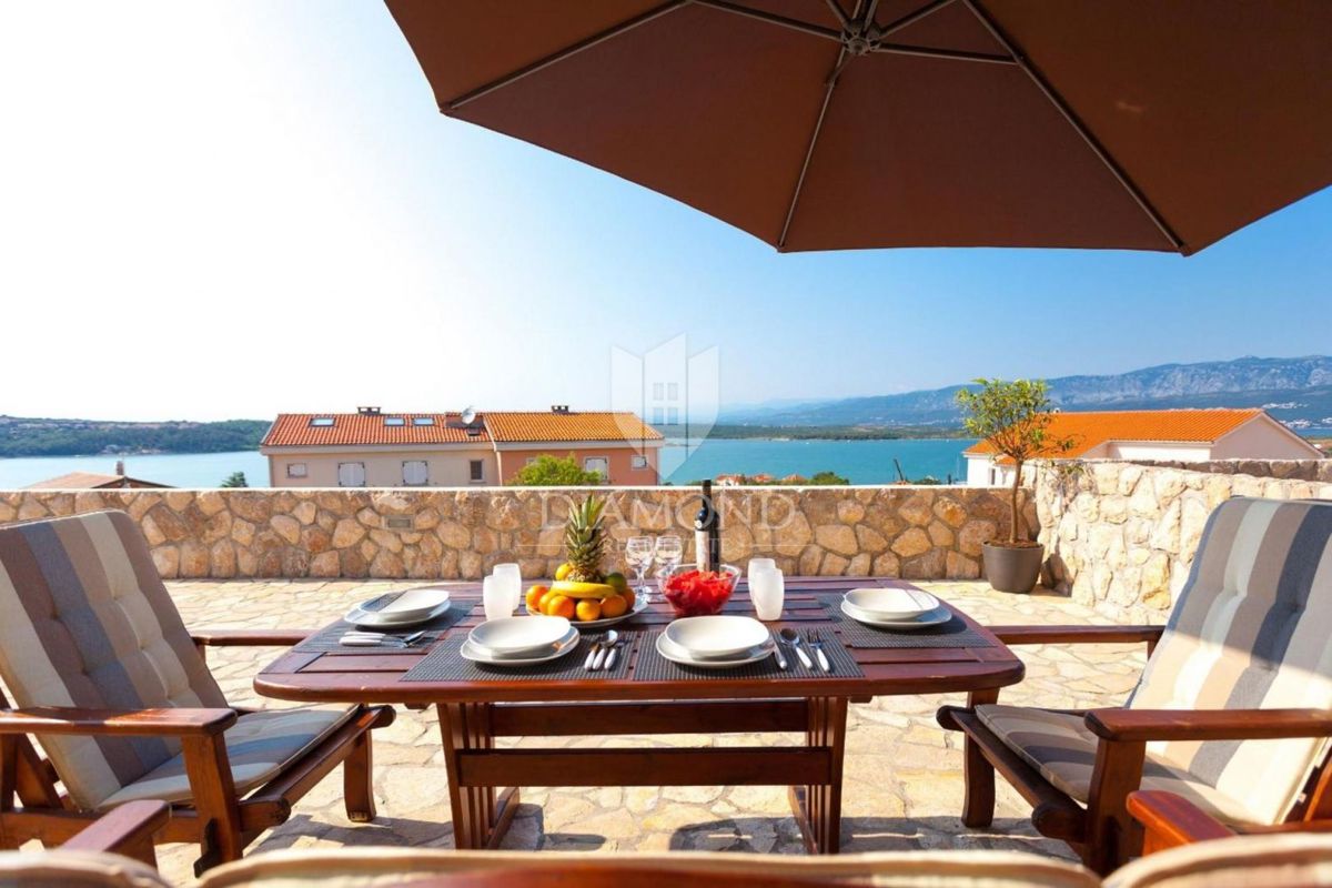 Krk, Klimno, apartmajska hiša s pogledom na morje