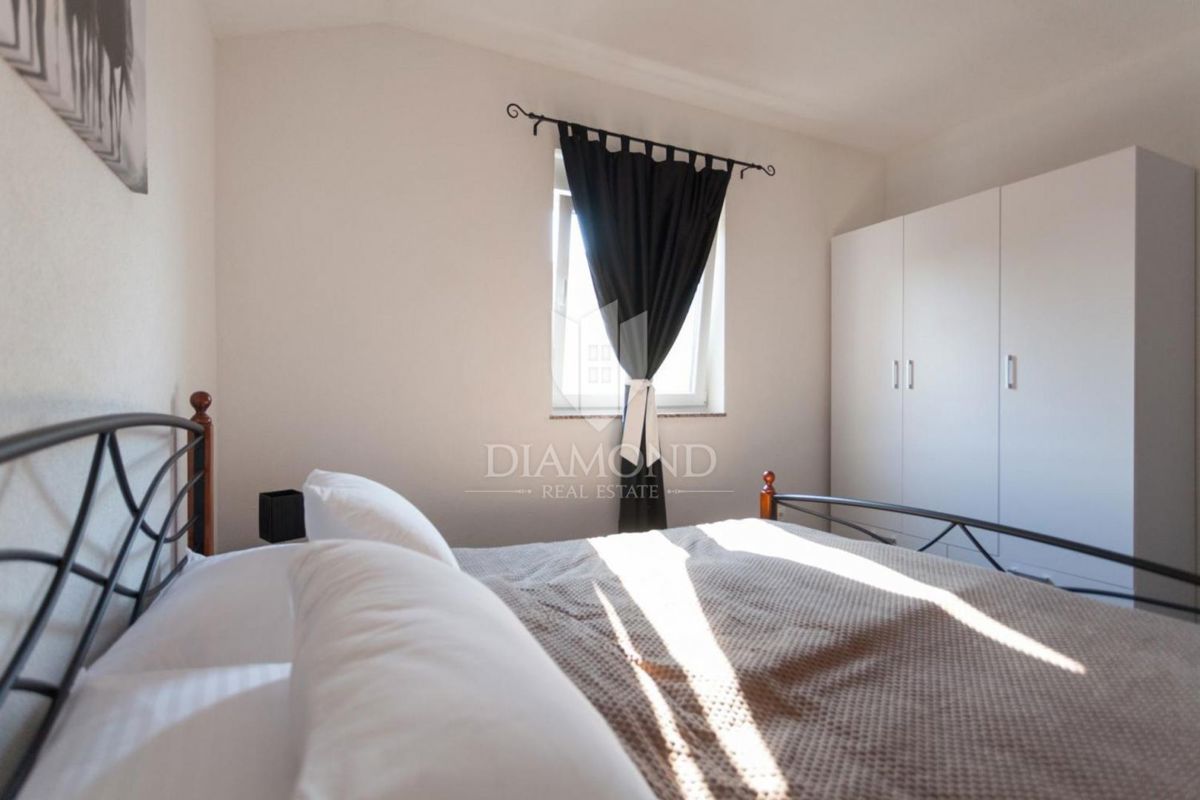 Krk, Klimno, apartmajska hiša s pogledom na morje