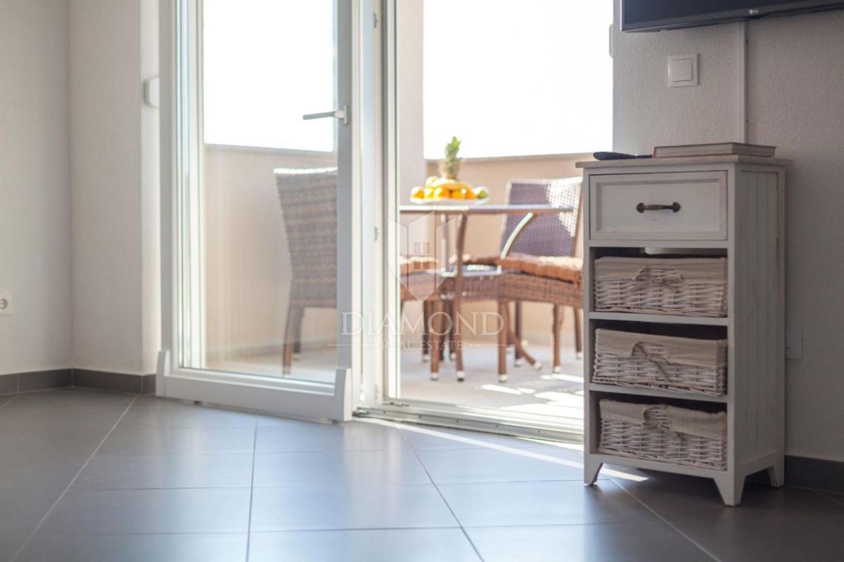 Krk, Klimno, apartmajska hiša s pogledom na morje