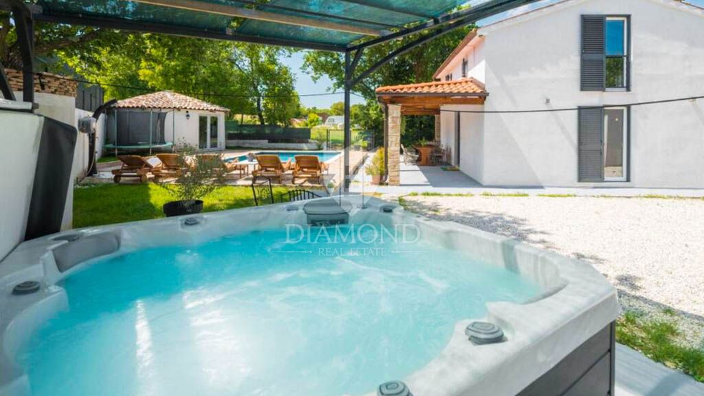 Oaza miru z velikim vrtom v bližini Žminja