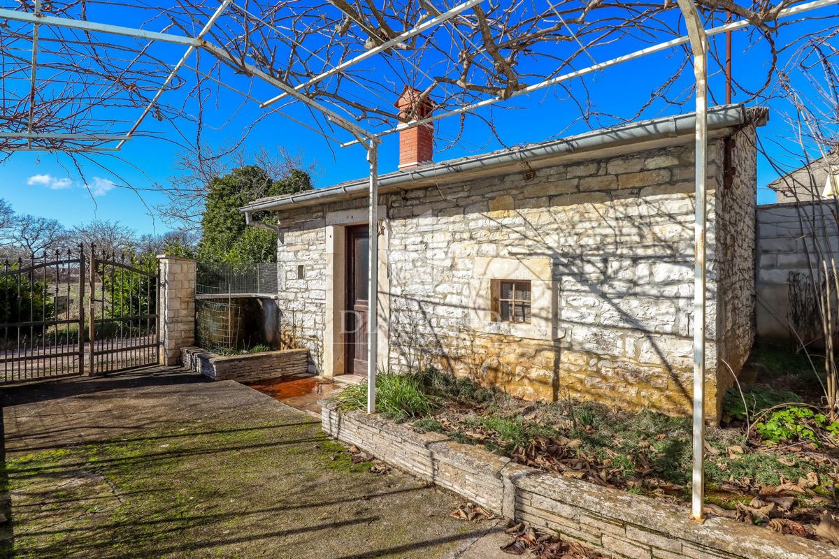 Žminj, podeželska hiša za veliko družino na mirni lokaciji