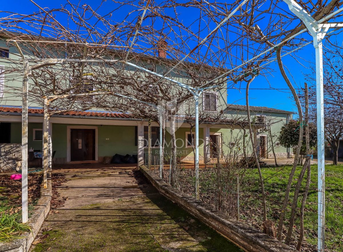 Žminj, podeželska hiša za veliko družino na mirni lokaciji