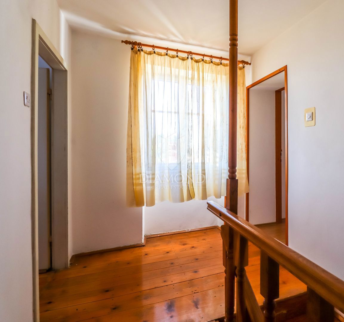 Žminj, podeželska hiša za veliko družino na mirni lokaciji