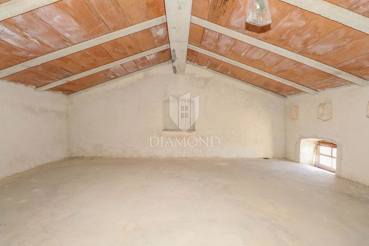 Žminj, podeželska hiša za veliko družino na mirni lokaciji