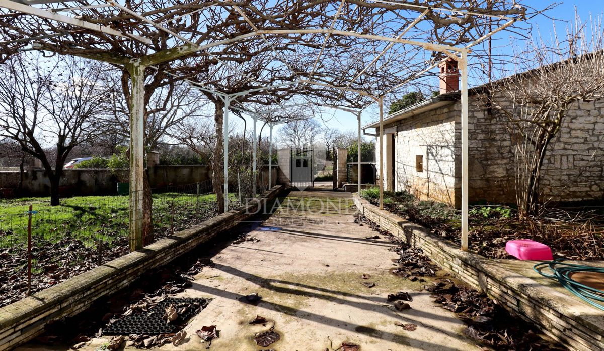 Žminj, podeželska hiša za veliko družino na mirni lokaciji