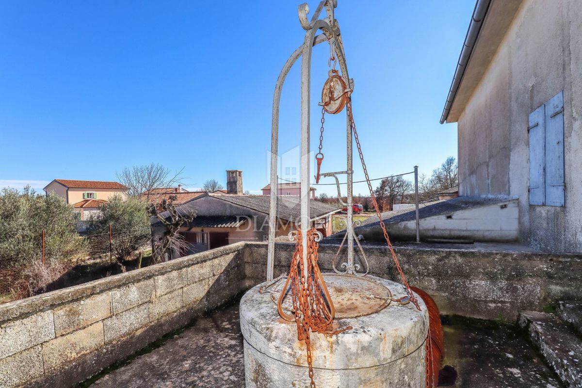 Žminj, podeželska hiša za veliko družino na mirni lokaciji