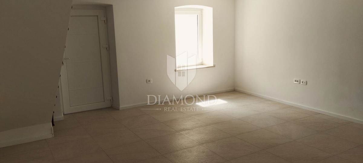 Trinadstropna hiša s čudovitim pogledom na morje - Višnjan (Poreč)  