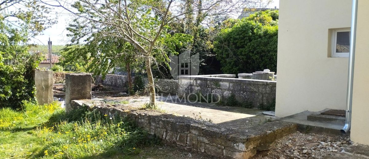 Trinadstropna hiša s čudovitim pogledom na morje - Višnjan (Poreč)  