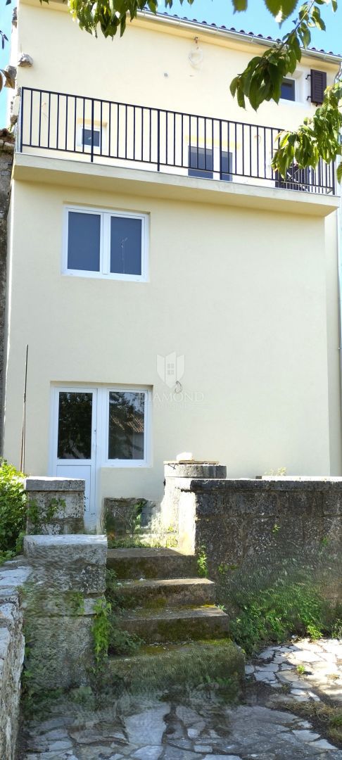 Trinadstropna hiša s čudovitim pogledom na morje - Višnjan (Poreč)  