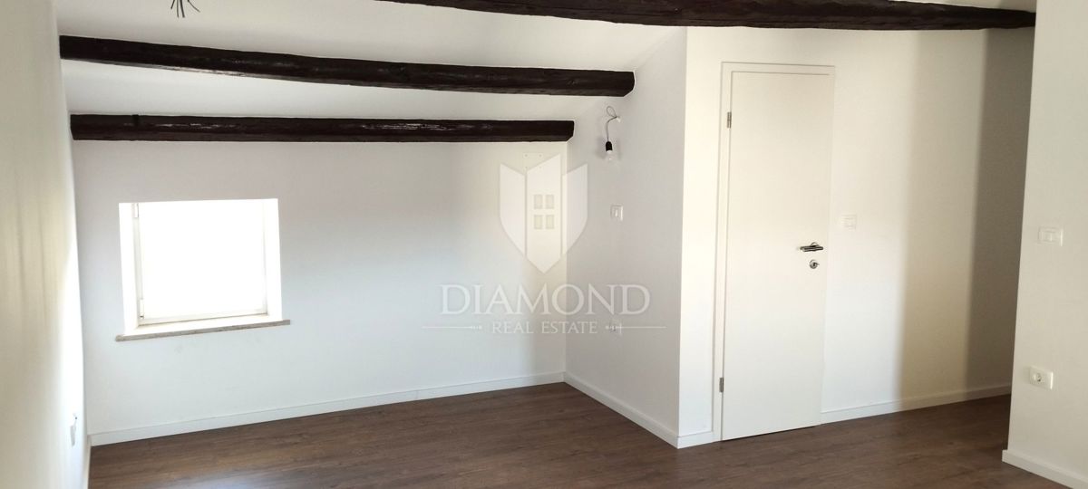 Trinadstropna hiša s čudovitim pogledom na morje - Višnjan (Poreč)  