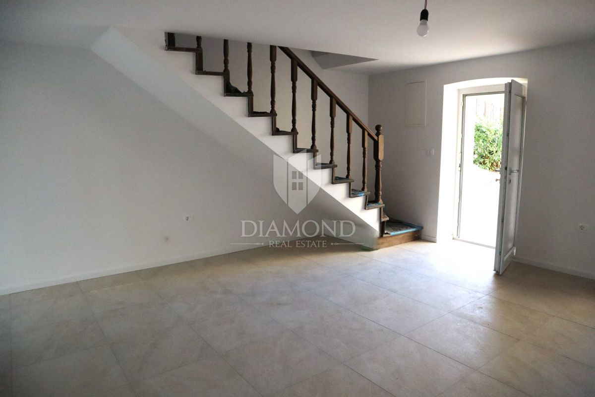 Trinadstropna hiša s čudovitim pogledom na morje - Višnjan (Poreč)  