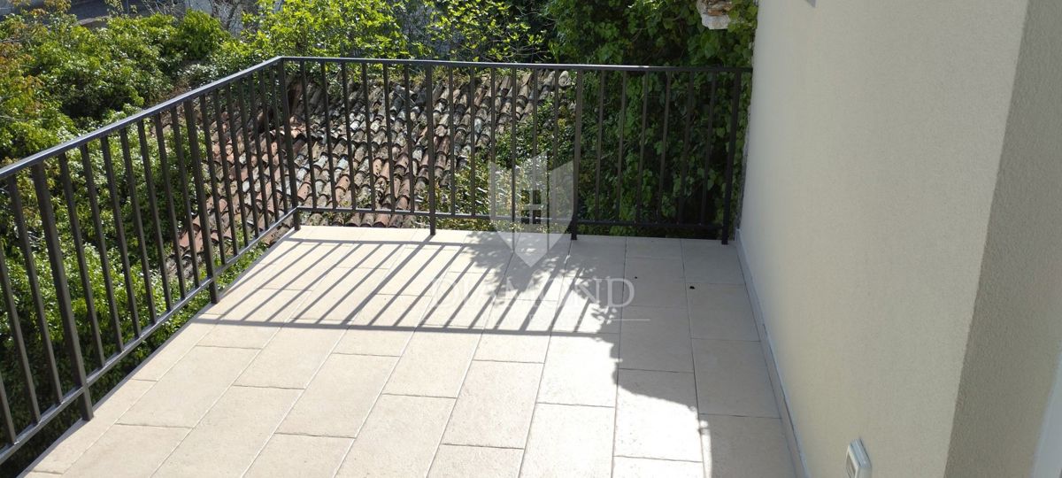 Trinadstropna hiša s čudovitim pogledom na morje - Višnjan (Poreč)  