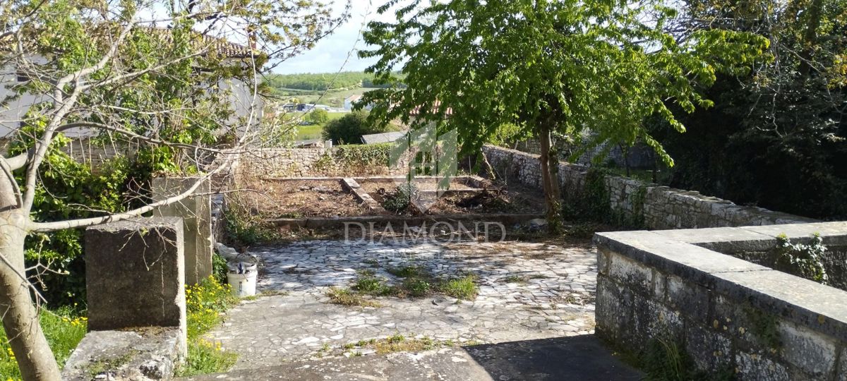 Trinadstropna hiša s čudovitim pogledom na morje - Višnjan (Poreč)  