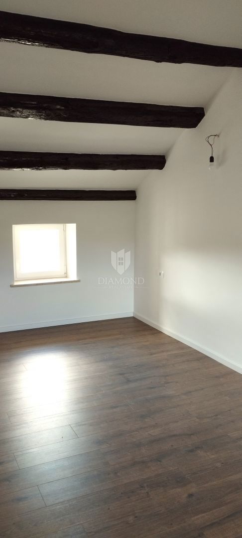 Trinadstropna hiša s čudovitim pogledom na morje - Višnjan (Poreč)  