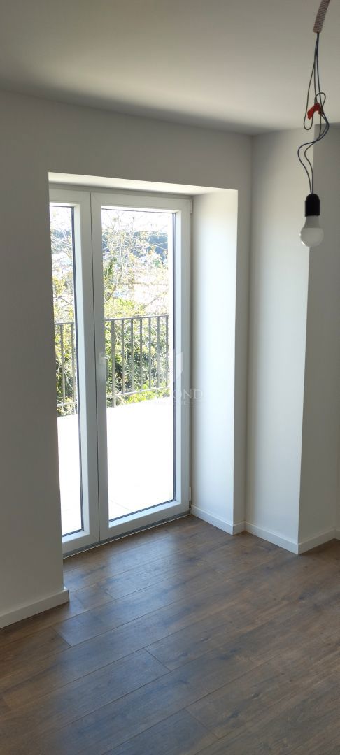 Trinadstropna hiša s čudovitim pogledom na morje - Višnjan (Poreč)  