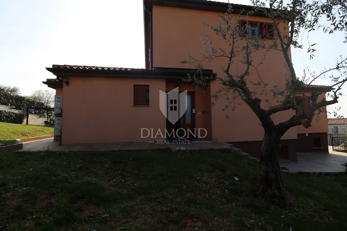 Hiša z bazenom in velikim vrtom – le 10 minut od Poreča in čudovitih plaž, idealna za bivanje ali turistični najem