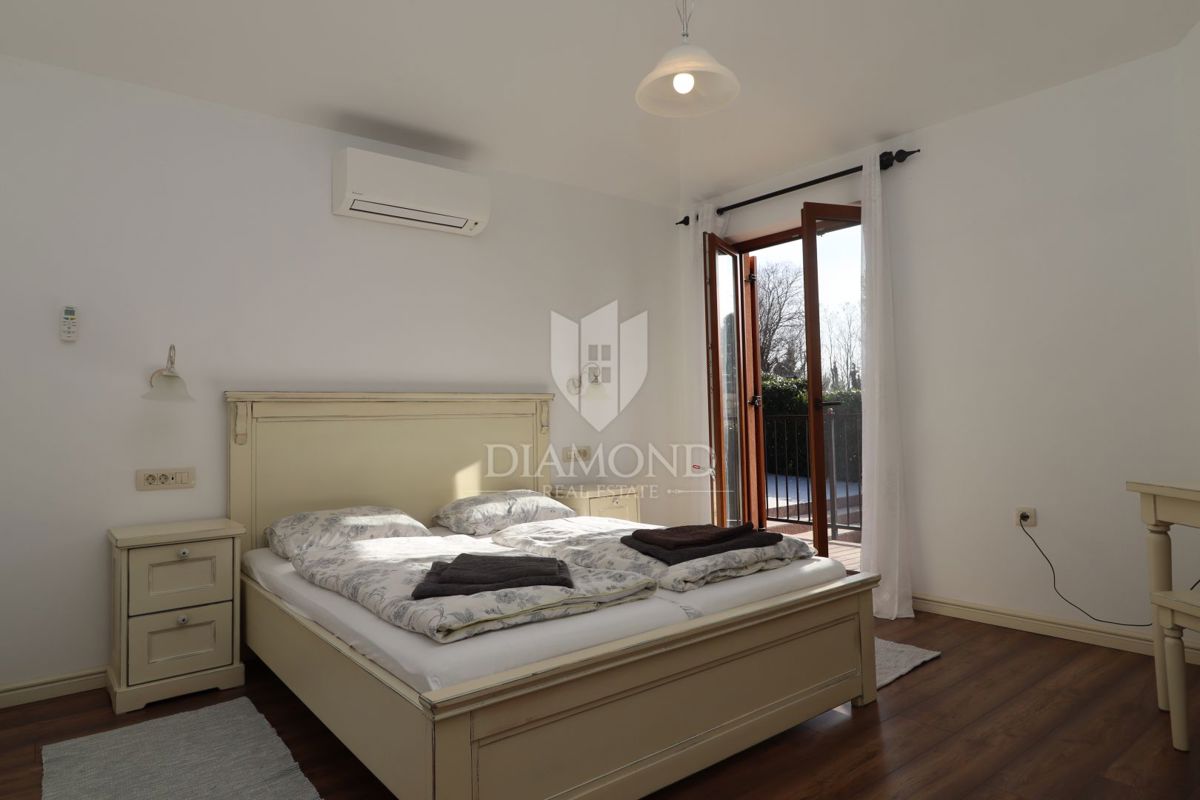 Hiša z bazenom in velikim vrtom – le 10 minut od Poreča in čudovitih plaž, idealna za bivanje ali turistični najem