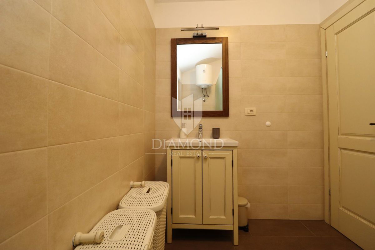 Hiša z bazenom in velikim vrtom – le 10 minut od Poreča in čudovitih plaž, idealna za bivanje ali turistični najem