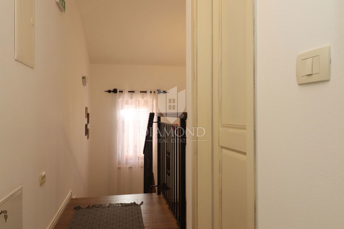 Hiša z bazenom in velikim vrtom – le 10 minut od Poreča in čudovitih plaž, idealna za bivanje ali turistični najem