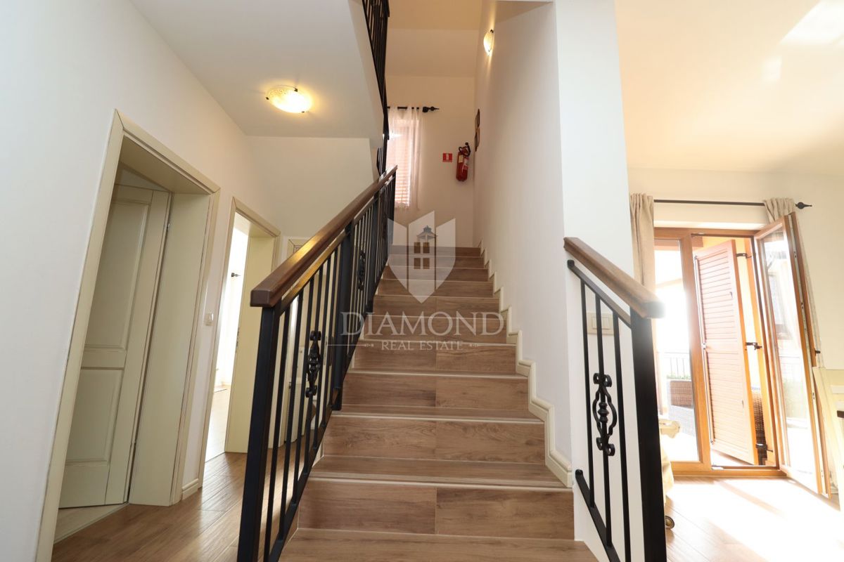 Hiša z bazenom in velikim vrtom – le 10 minut od Poreča in čudovitih plaž, idealna za bivanje ali turistični najem