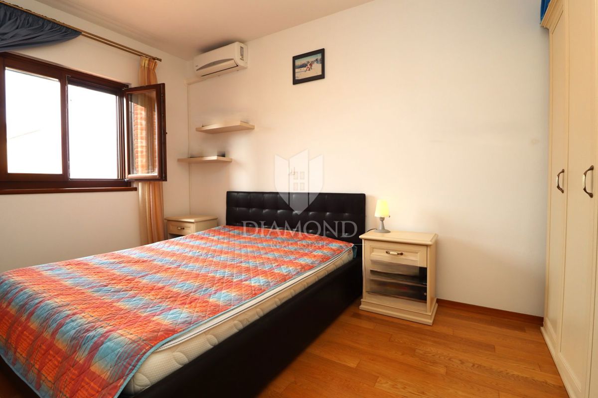 Priložnost! Moderno, popolnoma opremljeno stanovanje s skupnim bazenom – Poreč