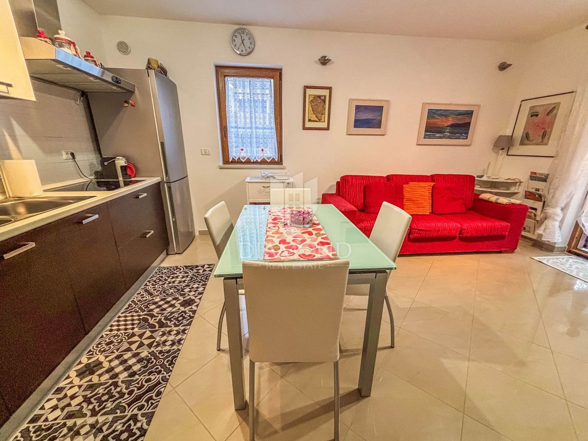 Ekskluzivno! Novigrad, stanovanje v pritličju 100 m od plaže!