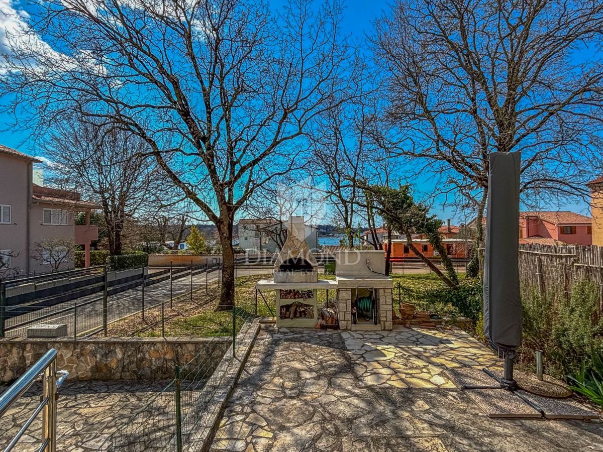 Ekskluzivno! Novigrad, stanovanje v pritličju 100 m od plaže!