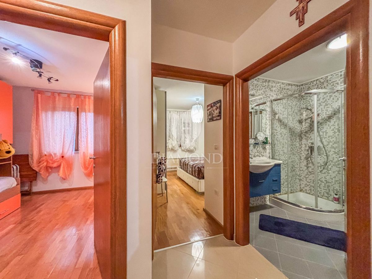 Ekskluzivno! Novigrad, stanovanje v pritličju 100 m od plaže!