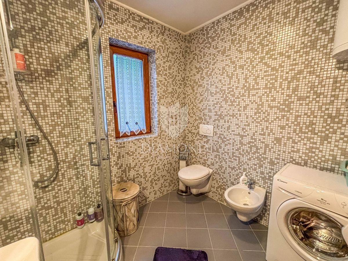 Ekskluzivno! Novigrad, stanovanje v pritličju 100 m od plaže!