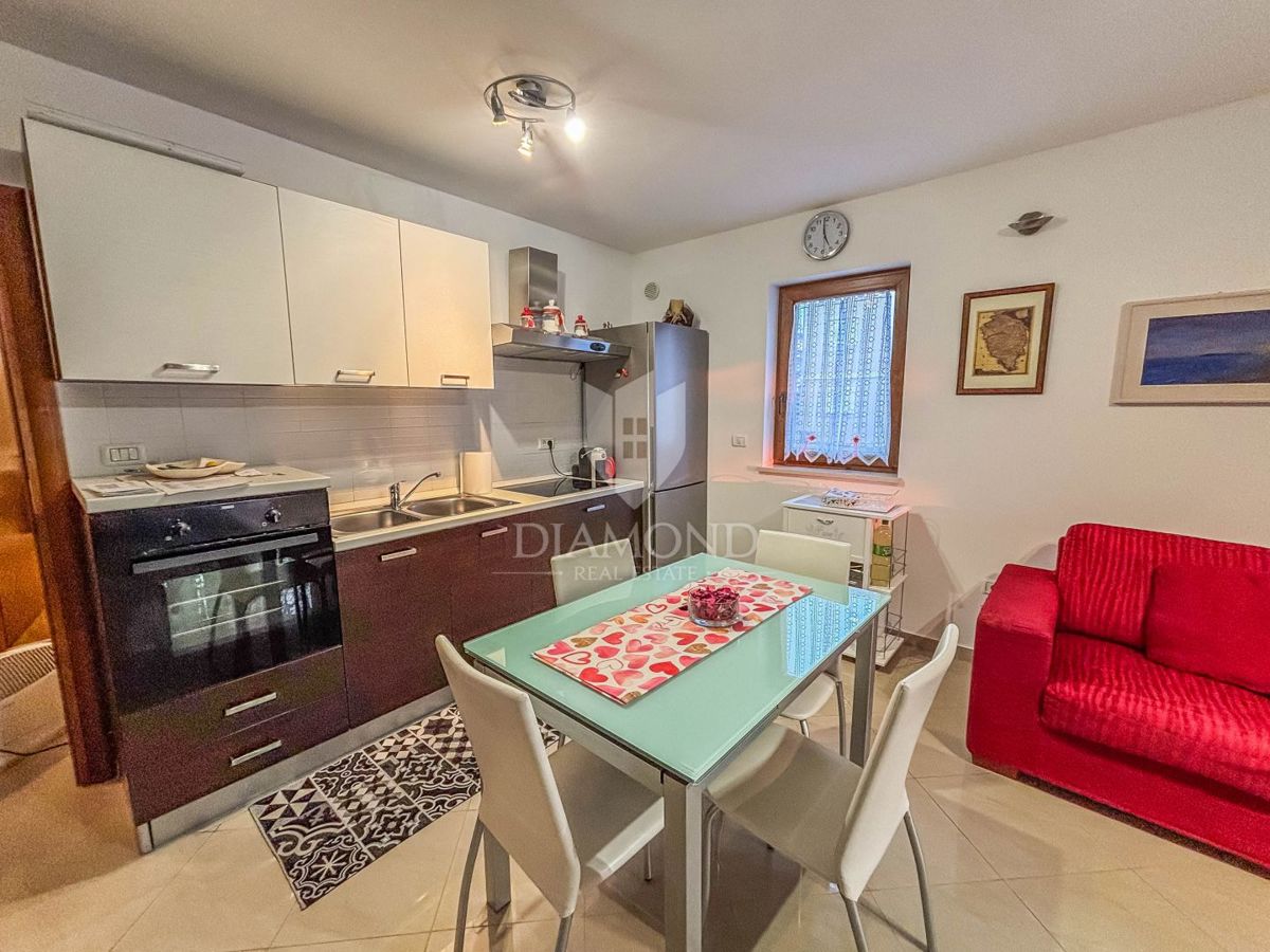 Ekskluzivno! Novigrad, stanovanje v pritličju 100 m od plaže!