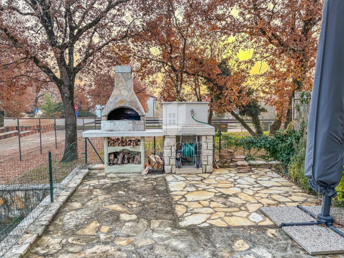 Ekskluzivno! Novigrad, stanovanje v pritličju 100 m od plaže!