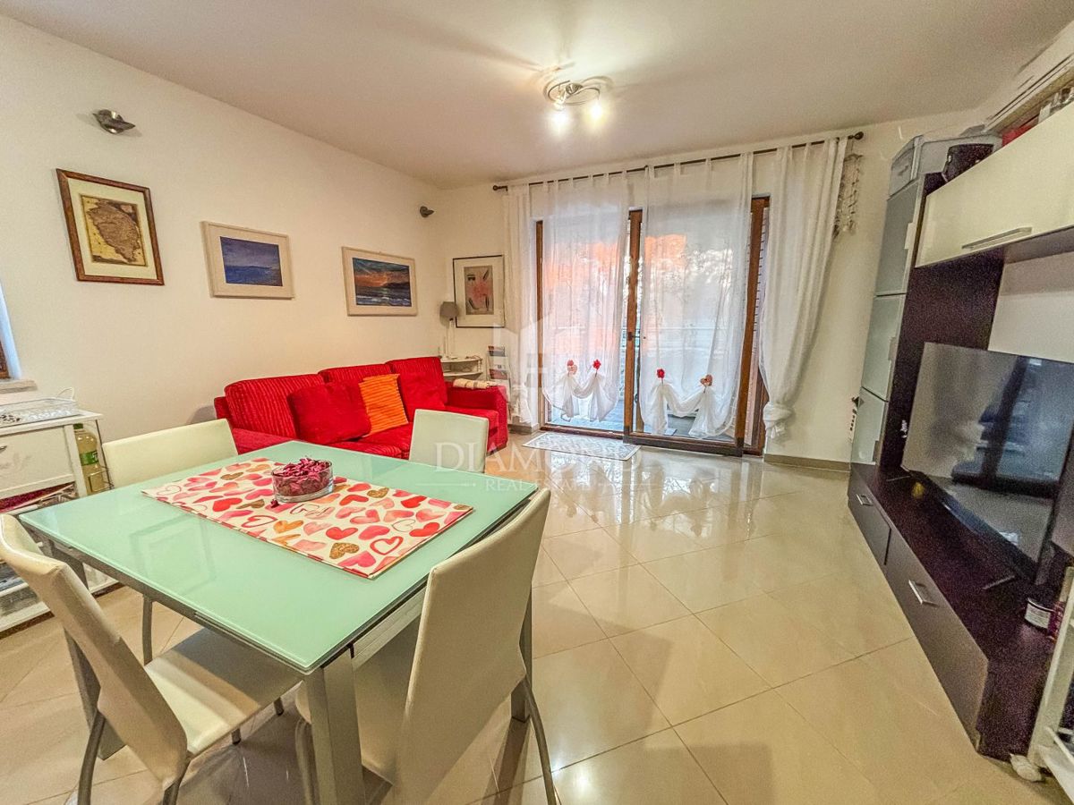 Ekskluzivno! Novigrad, stanovanje v pritličju 100 m od plaže!