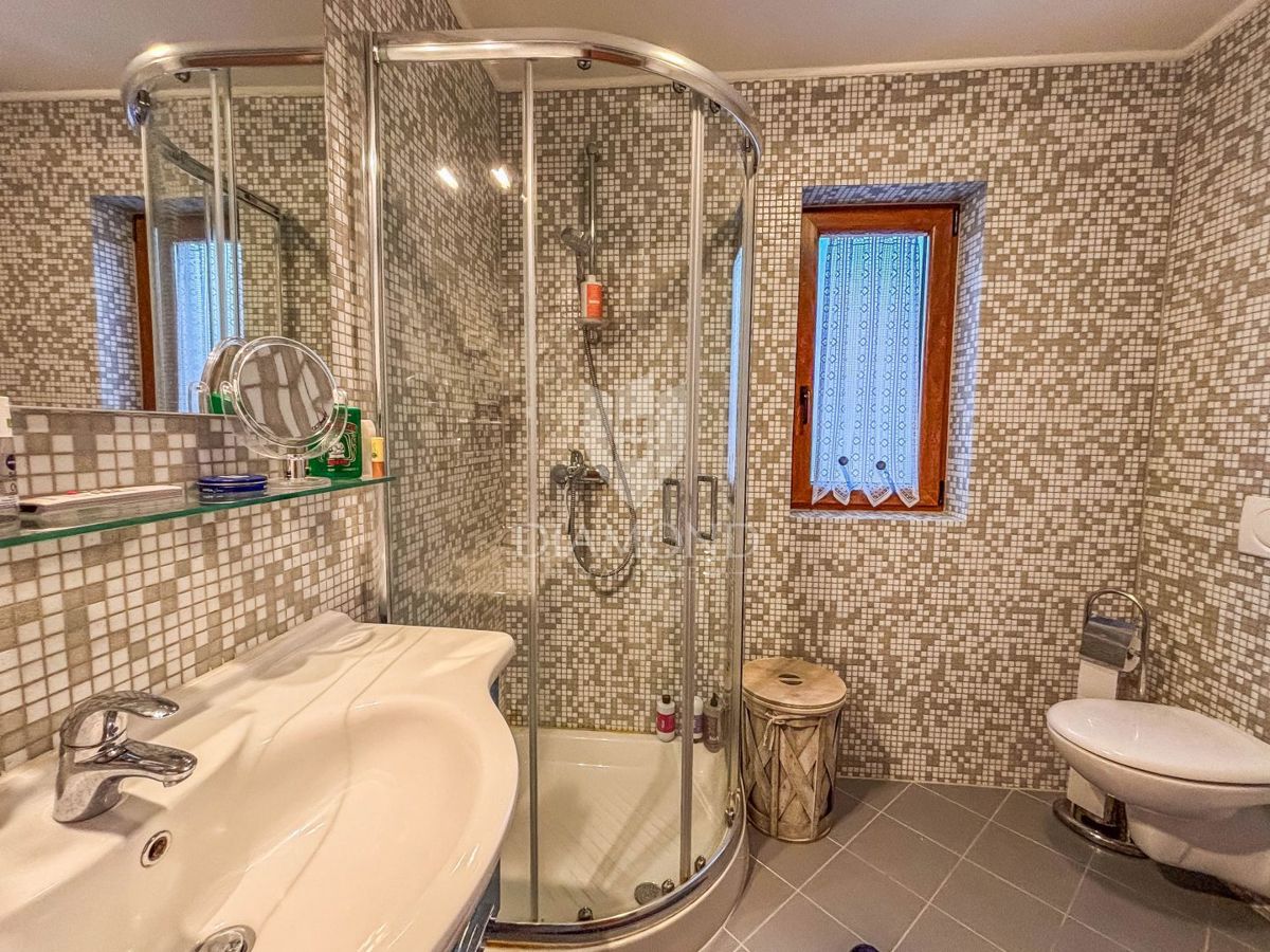 Ekskluzivno! Novigrad, stanovanje v pritličju 100 m od plaže!