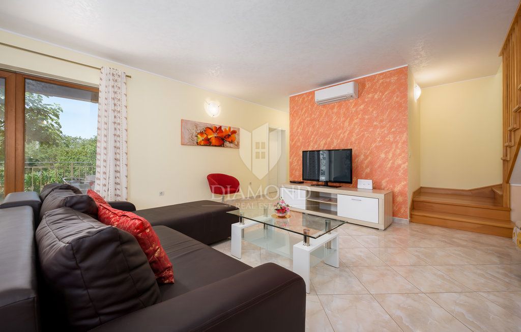 Poreč, okolica, vila z bazenom, obdana z zelenjem