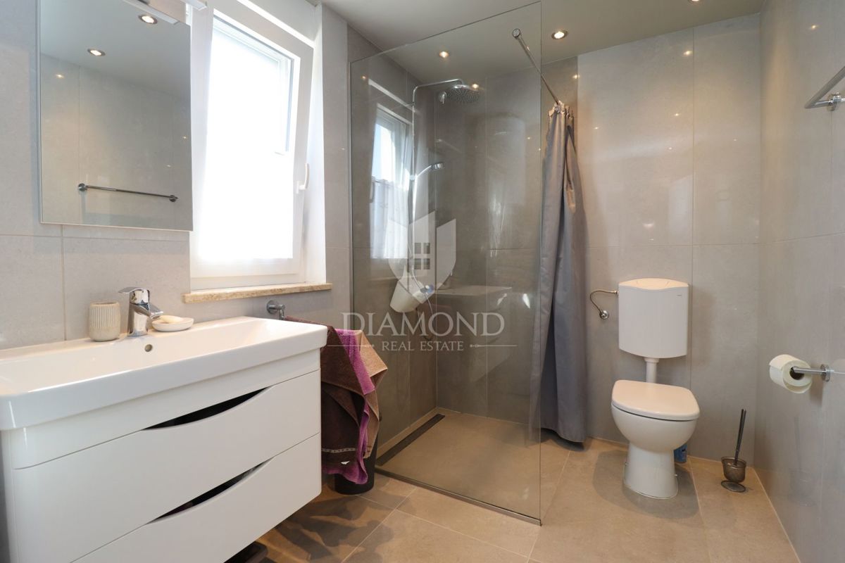 Poreč, okolica, opremljena hiša s pogledom na morje in naravo