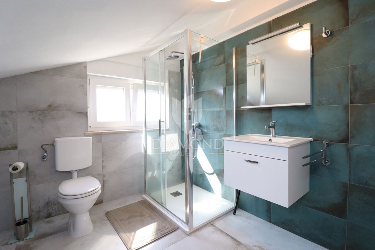 Poreč, okolica, opremljena hiša s pogledom na morje in naravo