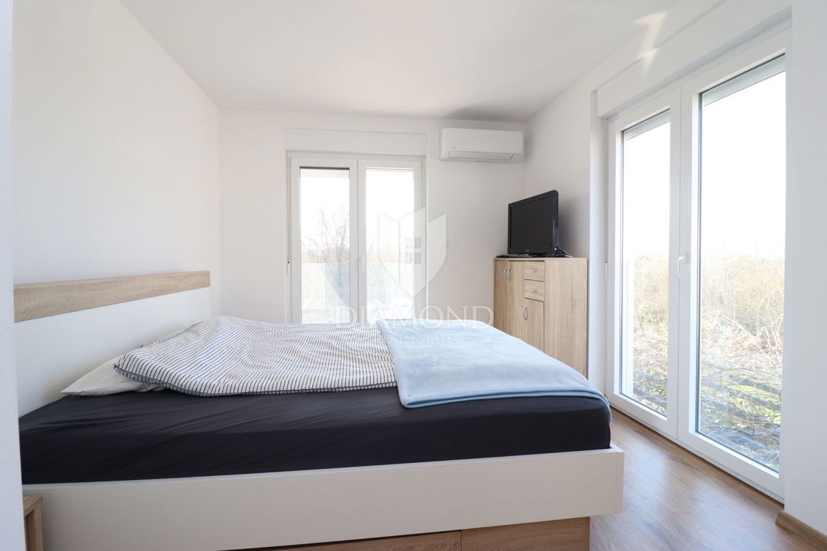 Poreč, okolica, opremljena hiša s pogledom na morje in naravo