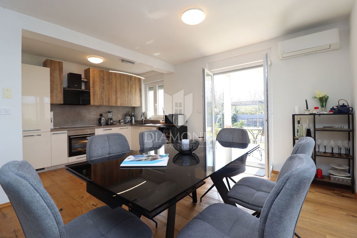 Poreč, okolica, opremljena hiša s pogledom na morje in naravo