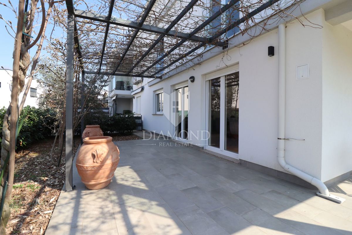 Poreč, okolica, opremljena hiša s pogledom na morje in naravo