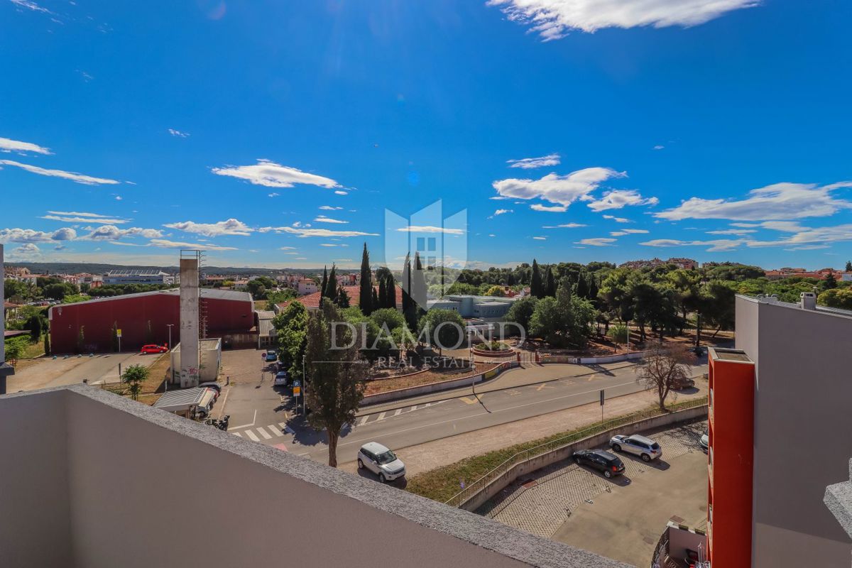 Rovinj, center, sončen apartma s pogledom na morje