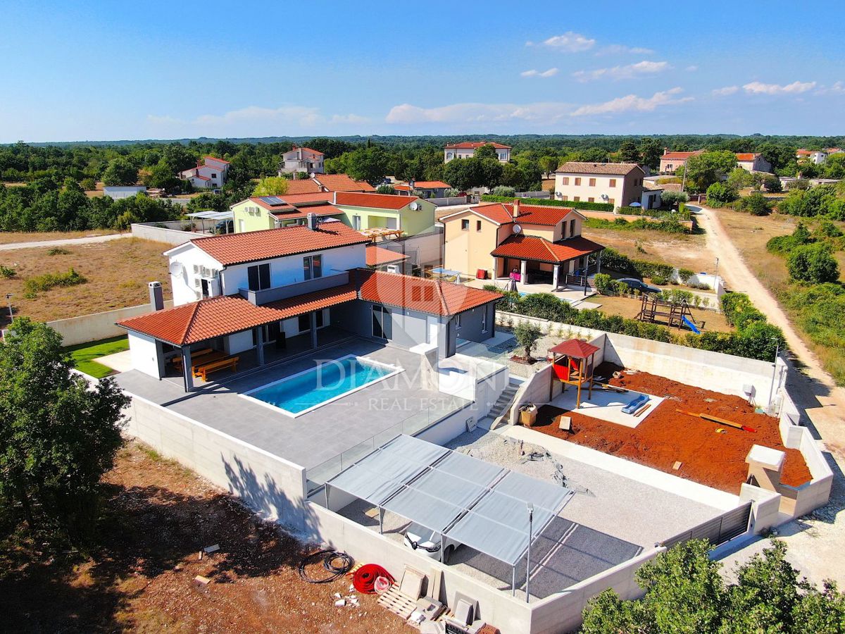 Svetvinčenat, nova Vila z bazenom