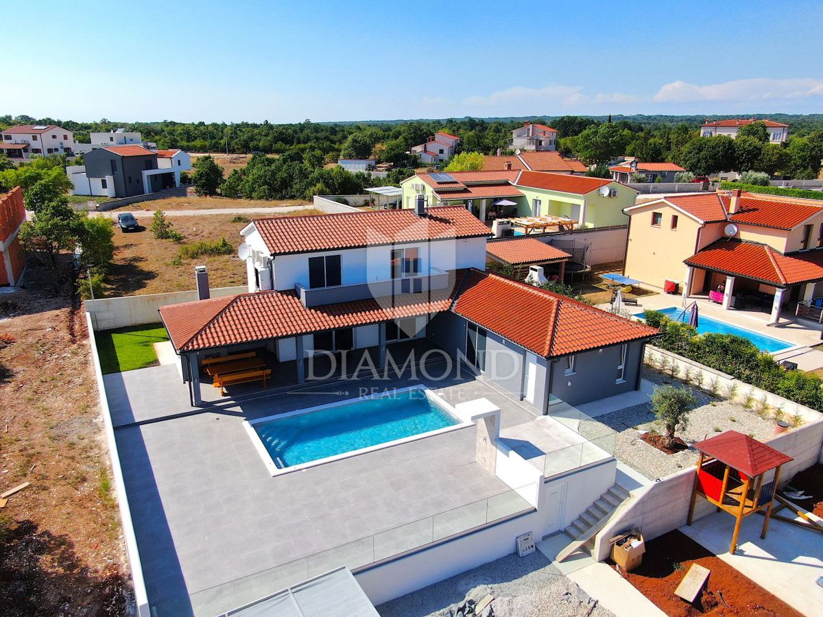 Svetvinčenat, nova Vila z bazenom