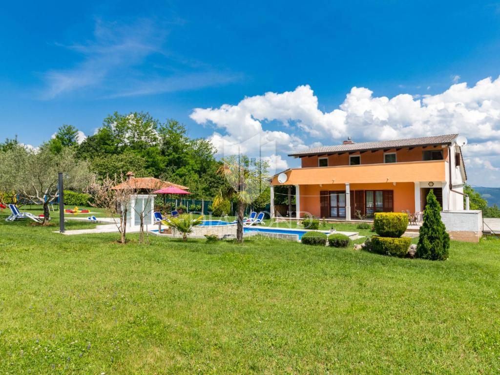 Motovun, okolica, počitniška hiša z bazenom in velikim vrtom